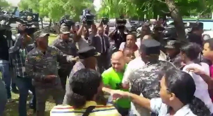 Impiden campamento de manifestantes frente a la Procuraduría de República Dominicana