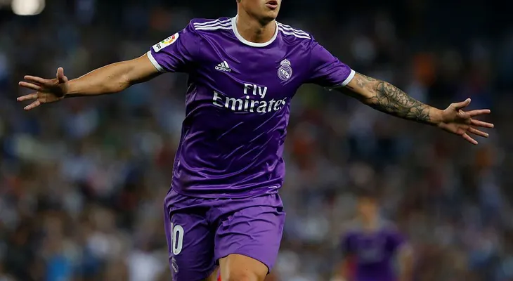 Gesto ofensivo de James Rodríguez provoca polémica en Colombia