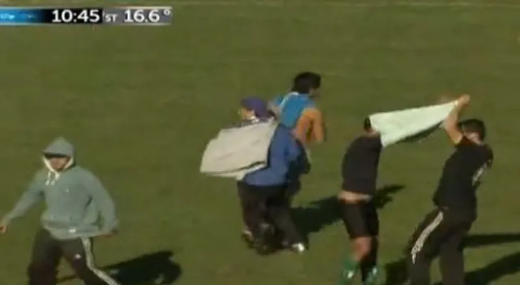 Asaltan jugador en partido de fútbol en Argentina 