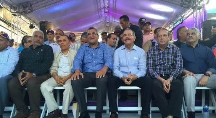 Presidente encabeza juramentación de candidatos a senadores