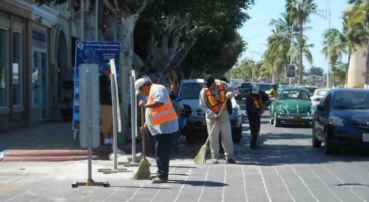 Dos mujeres se besan en el Malecón en presencia de menores, y de autoridades que no hicieron nada
