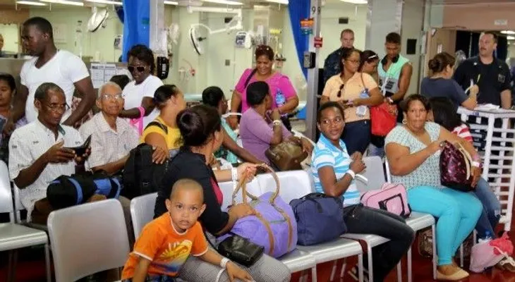 Miles de dominicanos reciben atenciones médicas en el buque USNS COMFORT