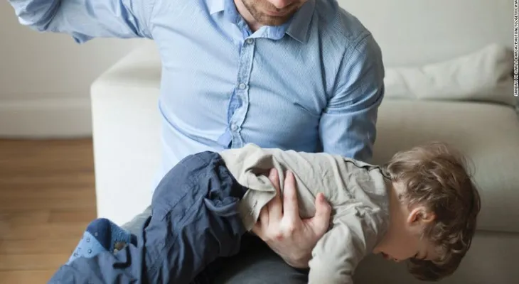 Nunca deberías castigar a tus hijos dándoles palmadas