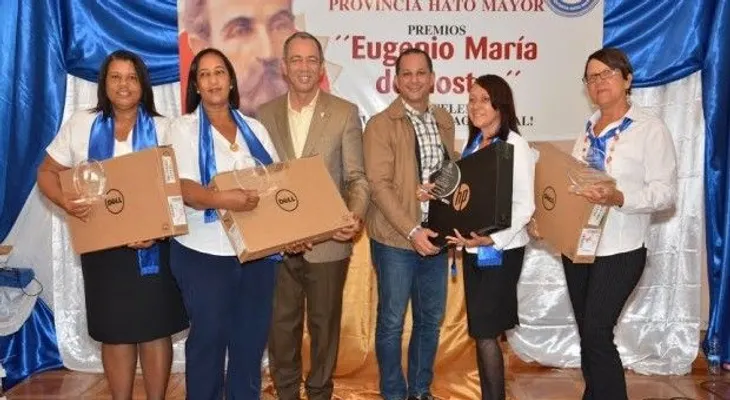 Entregan Premio a la Excelencia Estudiantil y Magisterial en Hato Mayor