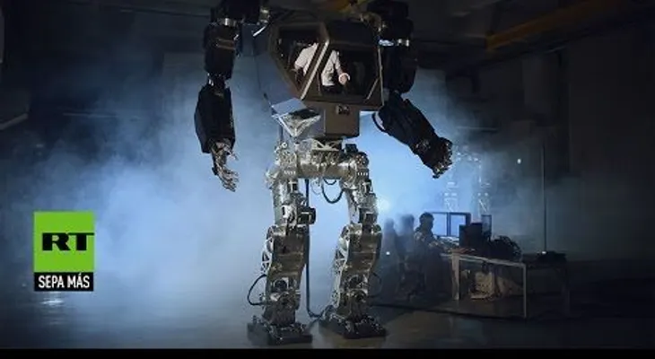 Presentan un robot tripulado gigante (VIDEO)