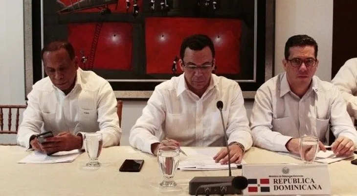 Navarro trata situación migratoria de región con cancilleres de Centroamérica