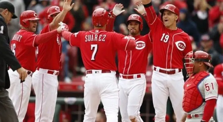Suárez batea grand slam en triunfo de Rojos ante Filis