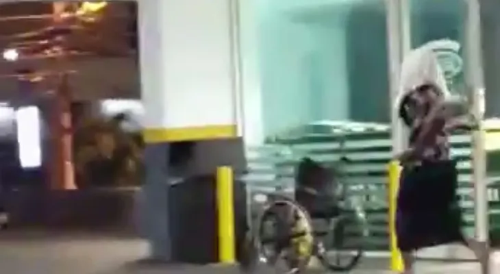 Por cosas como estas, no se puede creer en todo el que pide en la calle (VIDEO)
