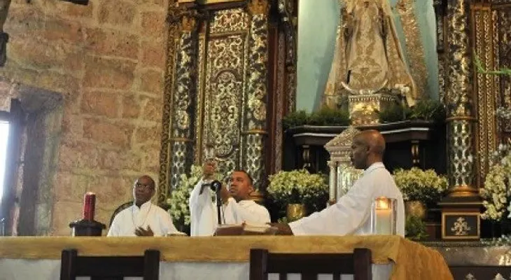 Sacerdote dice la República Dominicana es un país a quien le han sacado las tinajas