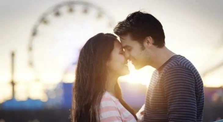 Los hombres pueden enamorarse  en 8.2 segundos al ver una mujer; 7 señales 