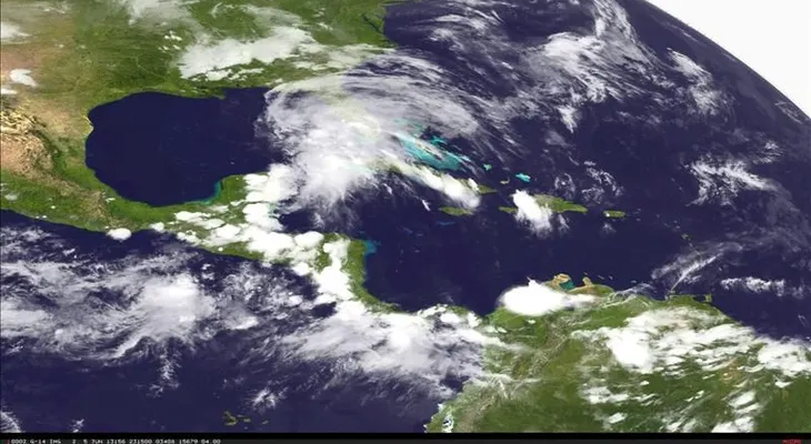 "Andrea" pierde intensidad mientras se mueve hacia el interior del norte de Florida