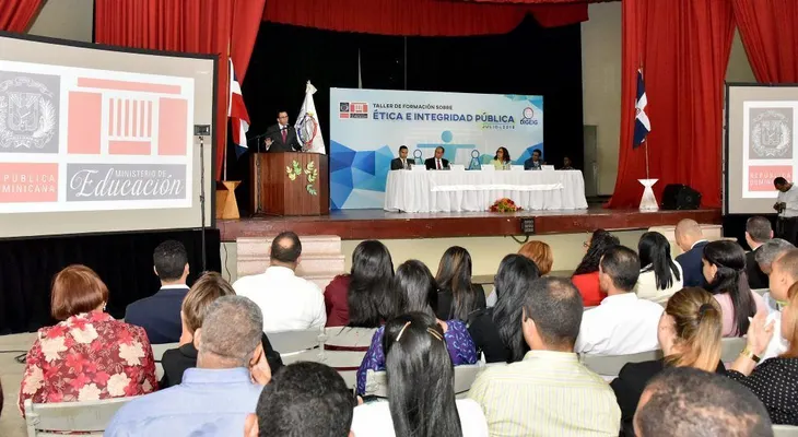 Ministerio de Educación y DIGEIG capacitan directores para desarrollar gestión ética y transparente