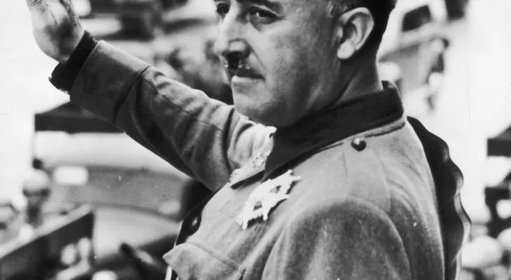 ¿Cómo deshacerse de un dictador muerto?