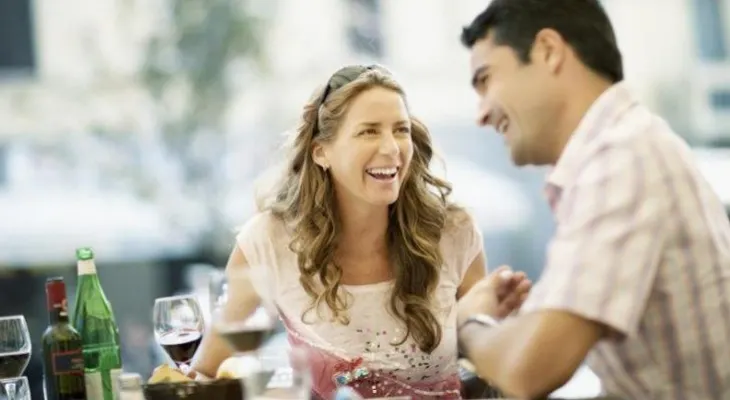 Consejos para comenzar una relación formal con alguien que conociste en Tinder