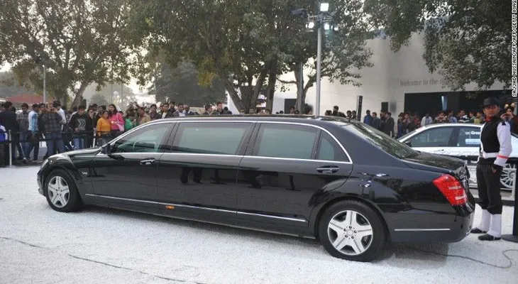 1.500 personas, 2 ascensores y 500 toneladas de equipaje: así viaja el rey saudí