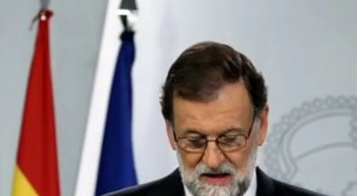 Rajoy desea reflexión con partidos y Puigdemont planea declarar independencia