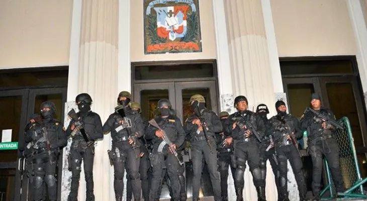 Francés vinculado  a fuga de pilotos  fue traído anoche