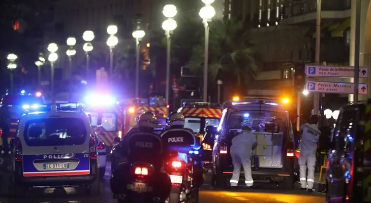 Camión arremete contra multitud en Niza, Francia: más de 73 muertos y centenar de heridos (VIDEO)