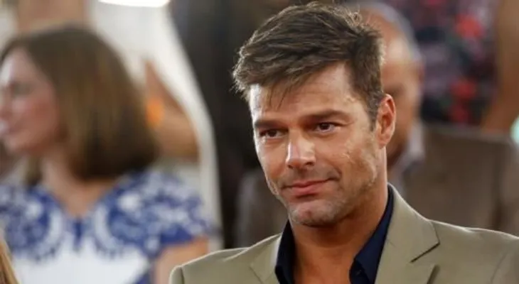Ricky Martin truena con aerolíneas por aumentar costos pasajes desde San Juan