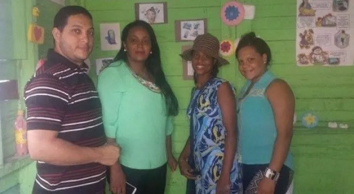 Aspirante a diputada entrega útiles y medicamentos a niños de Manoguayabo