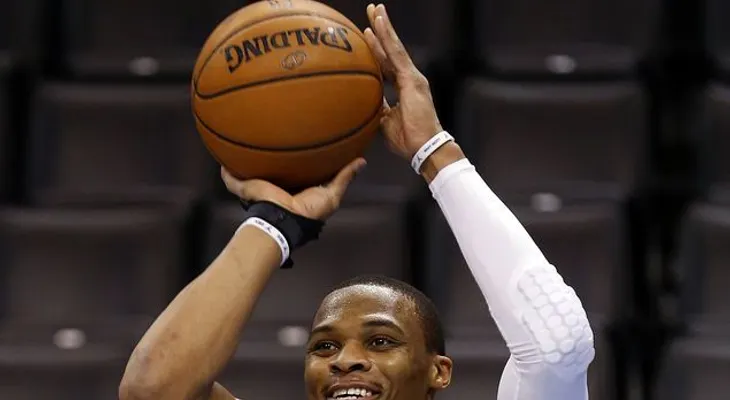 Westbrook vuelve a jugar para Thunder tras lesión 