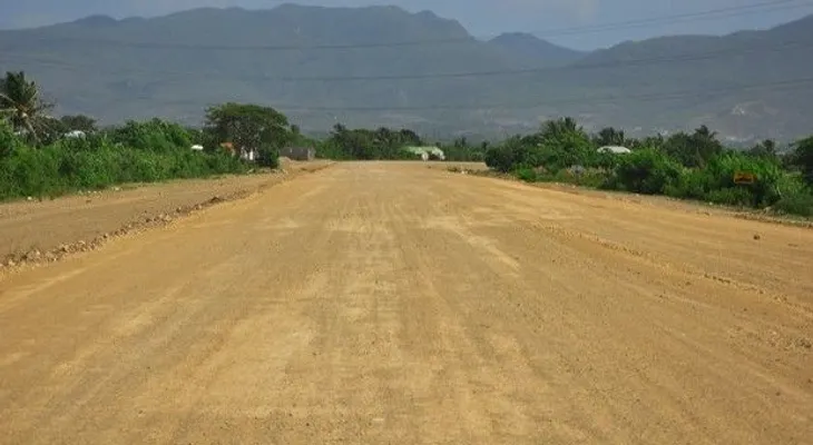 Trabas impiden completar avenida