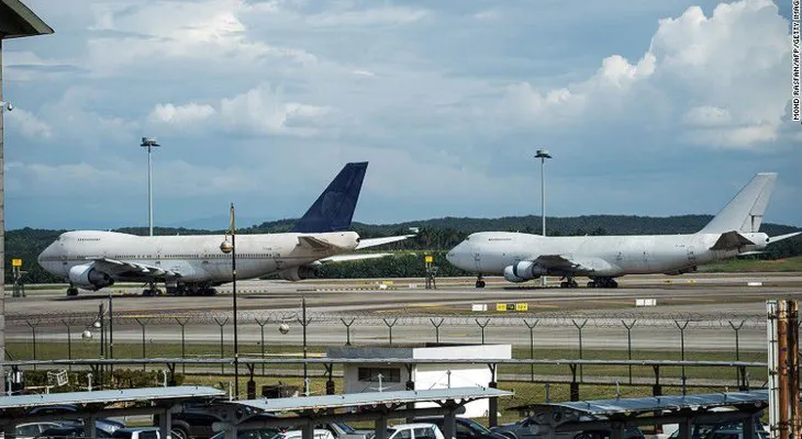 Malasia busca a los dueños de tres Boeing 747 abandonados en el aeropuerto