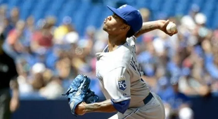 Ventura y Reales vencen 7-6 a Azulejos; Bautista pega 2 jonrones en derrota 