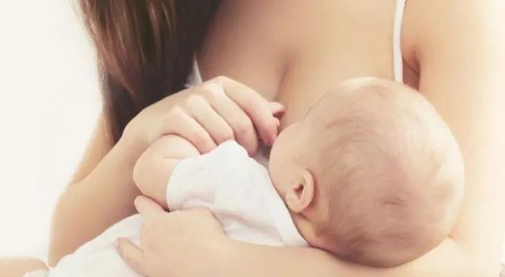 La lactancia materna reduce el riesgo de mortalidad infantil