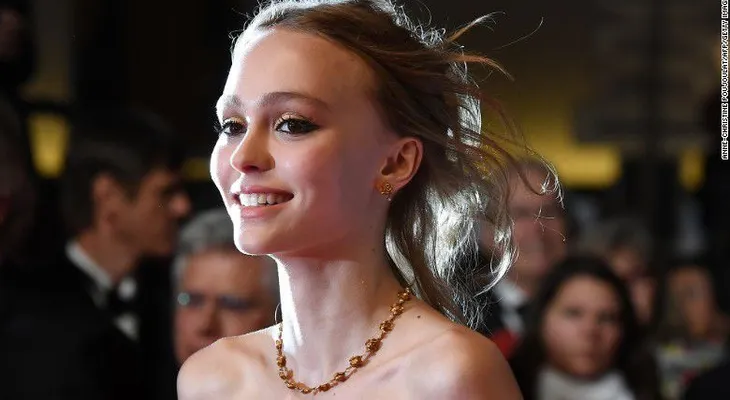La hija de Johnny Depp sale a defender a su padre