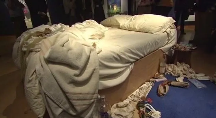 Dejar la cama sin hacer durante el día ayuda a matar los ácaros 
