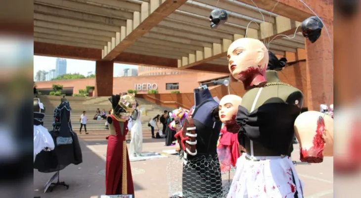 Estudiantes mexicanos organizan una exposición de moda inspirada en las drogas y el narcotráfico