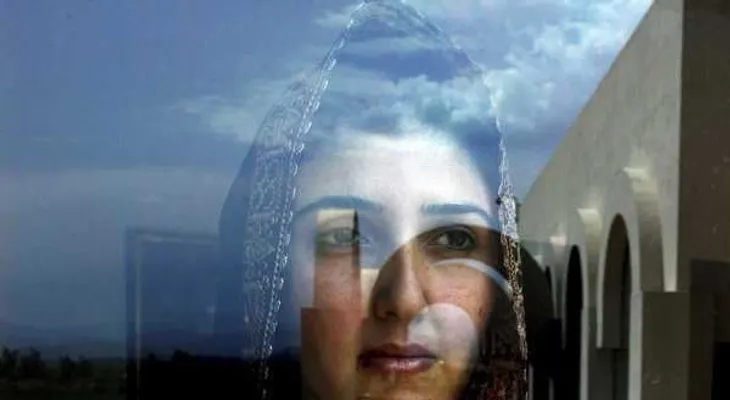 Prohíben comprar solas a las mujeres en el noroeste de Pakistán