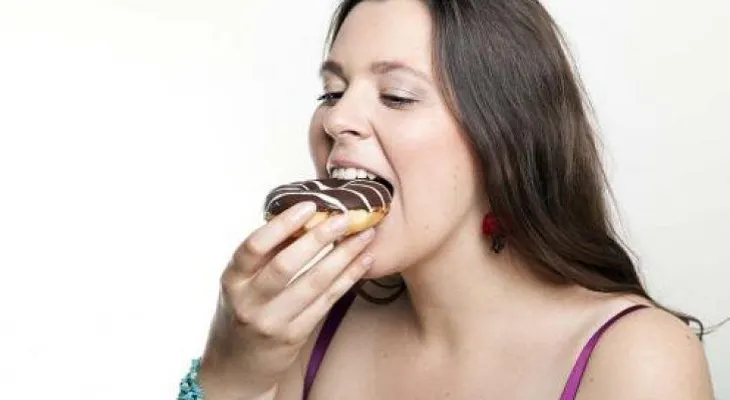 ¿Cómo controlar el antojo de dulces sin frustrarte?