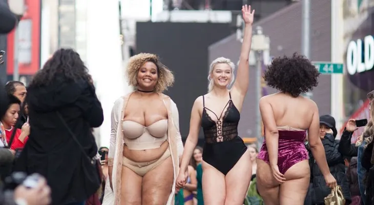 Modelos en NY desafían el estereotipo de los ángeles de Victoria's Secret