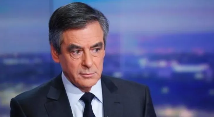El hombre que pagó trajes a Fillon dice que le obligaron a guardar silencio