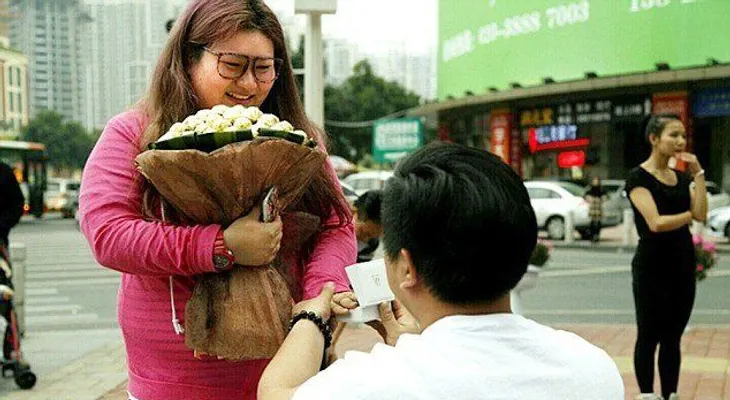 Un novio muy celoso engordó a su novia para que nadie más la mirara? ¡Increíble!