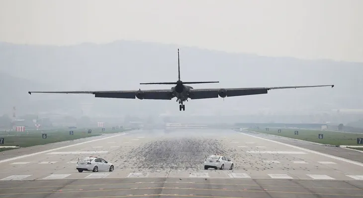 Estados Unidos espía a Corea del Norte con este famoso avión de más de 60 años