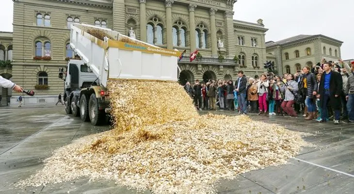 Suiza pagará 2250 euros al mes, a cada persona, trabaje o no