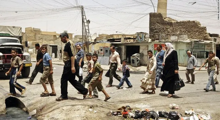 Residentes de las aldeas liberadas de ISIS huyen aterrorizados