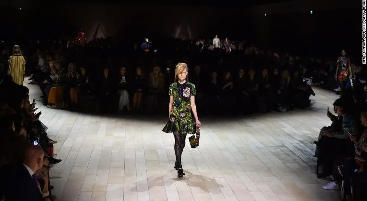 Burberry, a la cabeza de la revolución de la pasarela para ayudar a los compradores ansiosos