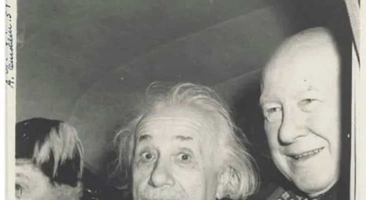 Albert Einstein y su histórica fofo con la lengua afuera; le gustó tanto que ordenó sacar nueve copias