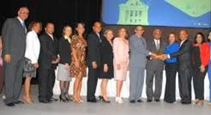ARL recibe oro en Premio a la Calidad