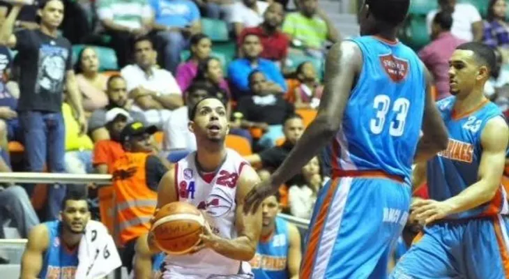 Plaza obtiene primera victoria en serie regular Basket Superior de Santiago