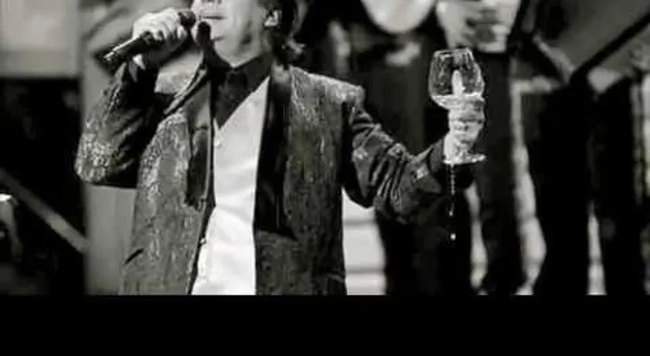 Juan Gabriel y el mensaje de amor de su novio Jas Devael, invade las redes (VIDEO)