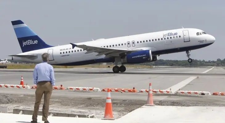 JetBlue cobrará por el despacho de equipaje 