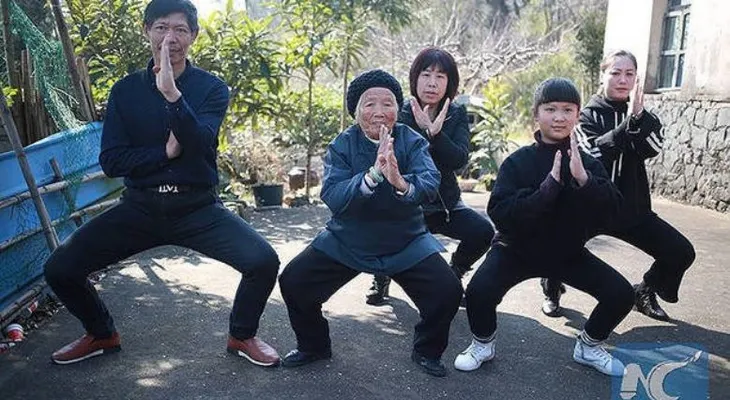 La abuela china que a sus 94 años protege a vecinos con técnicas de kung-fu