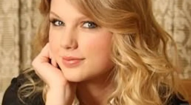 Taylor Swift es la famosa con más ingresos del mundo, según Forbes