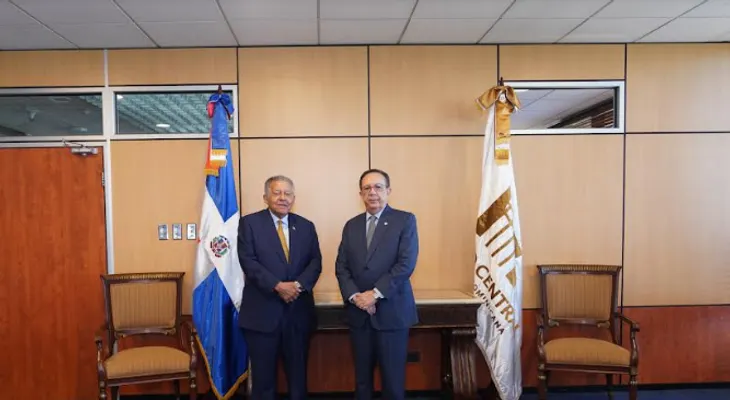 Valdez Albizu recibió visita embajador Juan  Bolívar Díaz y estudiantes meritorios de España