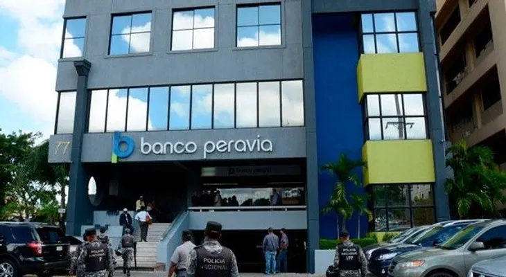 Depositan nueva querellas contra el Banco Peravia